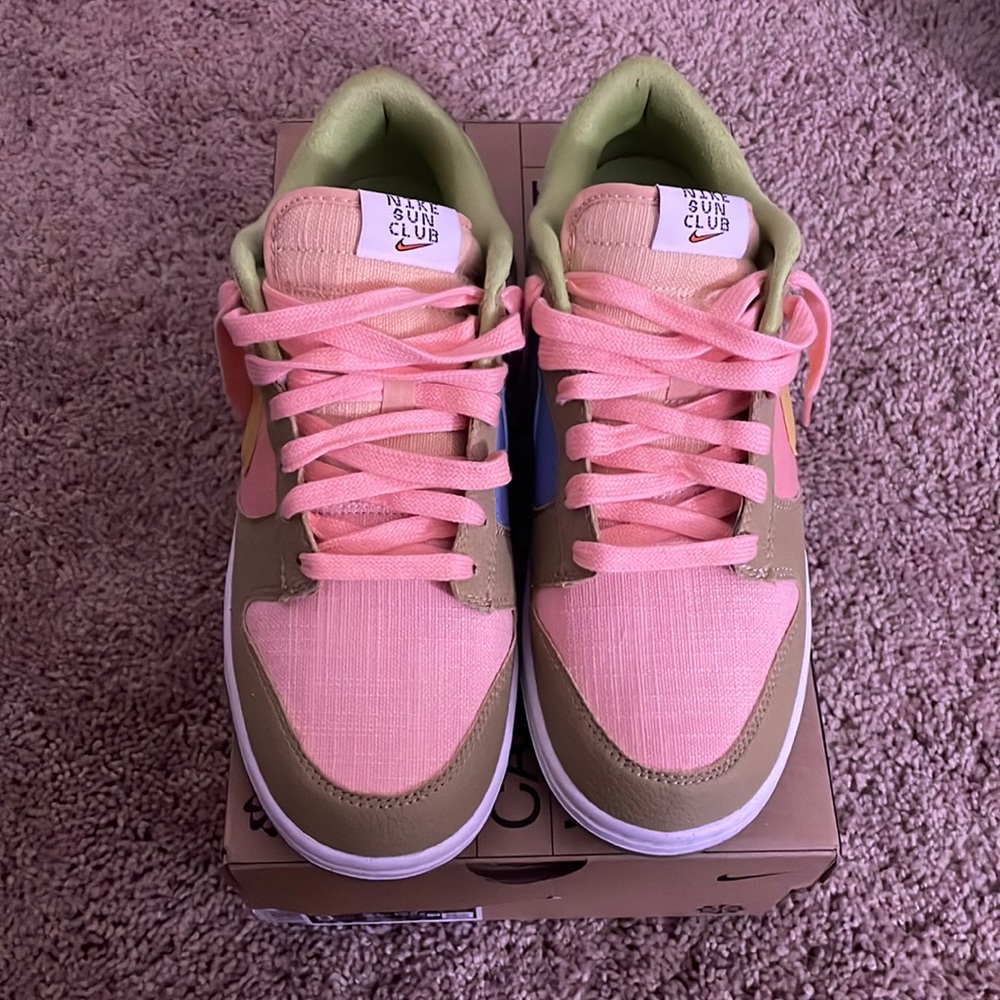 Nike dunk low sun club